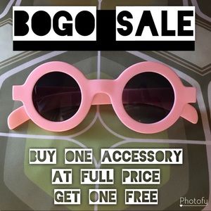 {BOGO SALE}NWT RETRO STYLE HORNED RIM SUNNIES
